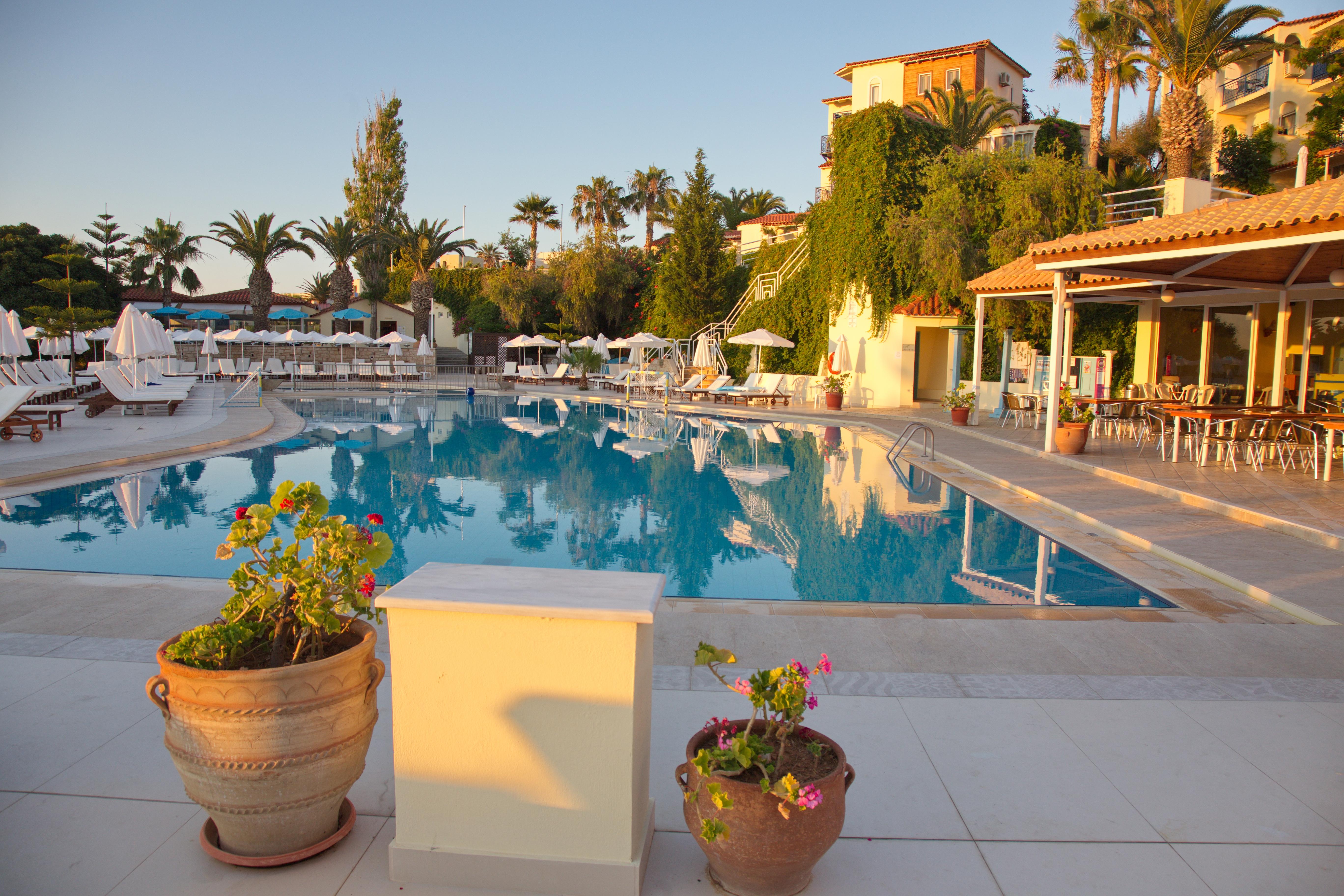 Rethymno Mare & Water Park Hotel Skaleta Bagian luar foto