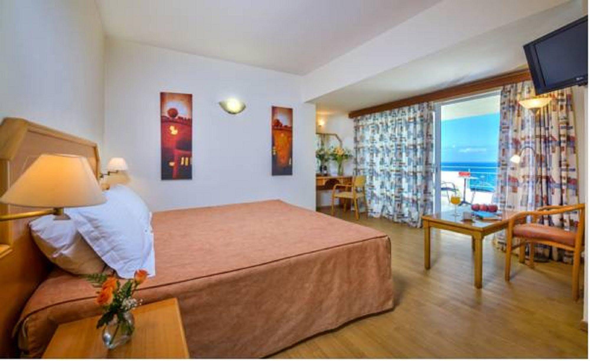 Rethymno Mare & Water Park Hotel Skaleta Bagian luar foto